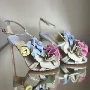 New Sophia Webster x Love Shack Fancy Lilico Printed 3D Flower T-Strap